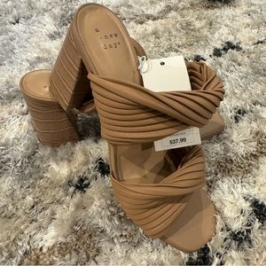 Tan heels/sandals size 8 1/2